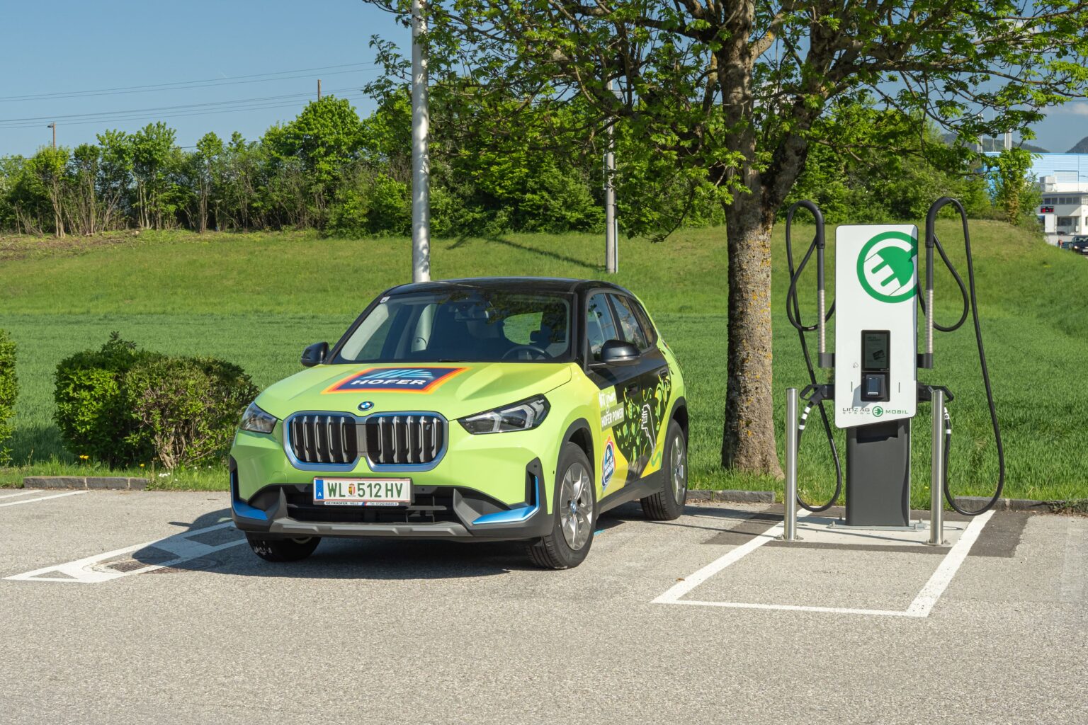 Laden bei HOFER Filialen • BEÖ •• Bundesverband Elektromobilität Österreich
